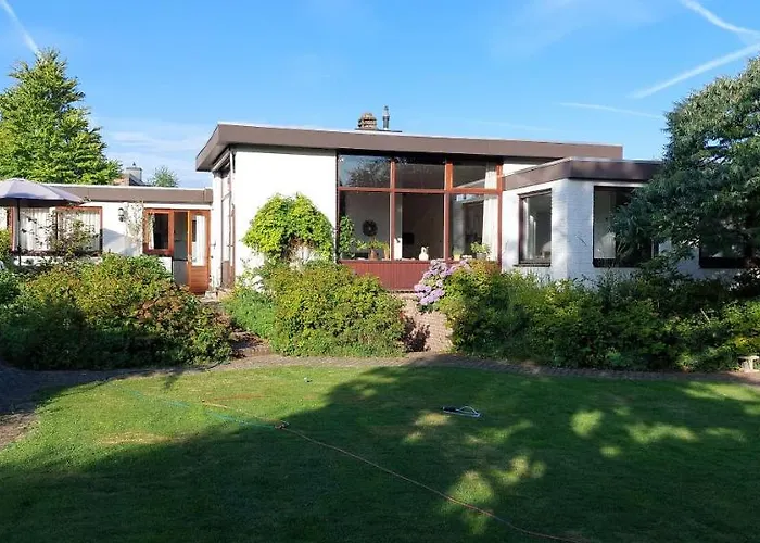 Royale Bungalow Met Grote Tuin En Terras Villa Munstergeleen photo