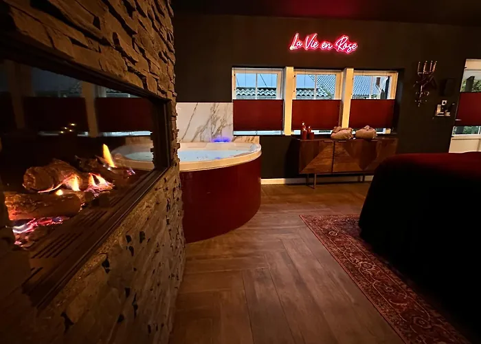 Wellness Tuin - Boudoir Suite - Ultieme Partner Beleving Met Jacuzzi En Openhaard En Prive Sauna In Romantische Stijl Horst photo